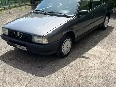 Usado Alfa Romeo 33 90 CV (66 kW) 1987 Gris Berlina