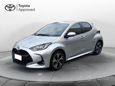 Silver met Usata 2020 Toyota Yaris Hybrid Trend Berlina | 17.000 € (Buon prezzo)