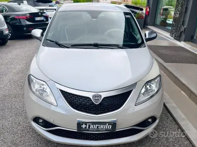 Usata Lancia Ypsilon 69 CV (50 kW) 2017 Grigio Utilitaria