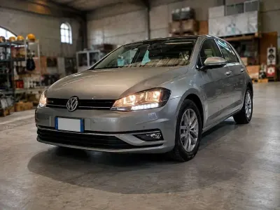 Usata VW Golf VII Business 131 CV (96 kW) 2020 Argento Berlina