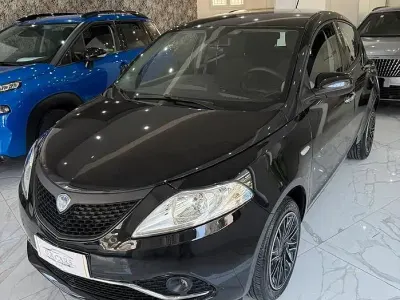 Usata Lancia Ypsilon Gold 69 CV (50 kW) 2019 Nero Utilitaria