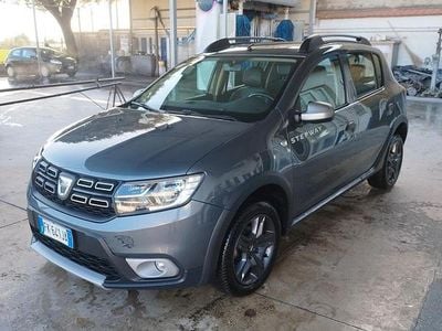 Usata Dacia Sandero 90 CV (66 kW) 2017 Grigio Berlina