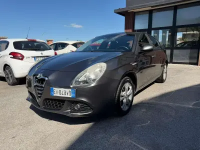 Usata Alfa Romeo Giulietta Distinctive 170 CV (125 kW) 2011 Grigio Utilitaria