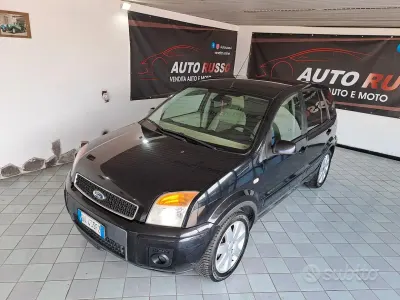 Usado Ford Fusion 90 CV (66 kW) 2006 Negro Utilitario