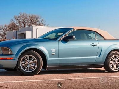 Usata Ford Mustang Convertible 214 CV (157 kW) 2005 Blu Cabrio