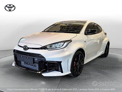 Usata Toyota Yaris 280 CV (205 kW) 2024 Bianco Utilitaria