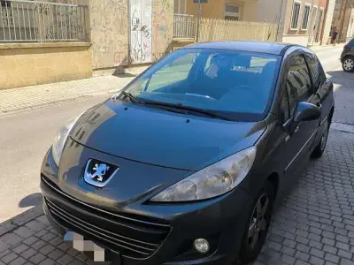 Usata Peugeot 207 68 CV (50 kW) 2010 Berlina