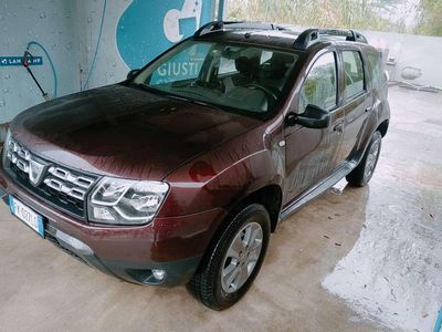Bronzo Usata 2017 Dacia Duster Lauréate SUV | 8950 € (Buon prezzo)