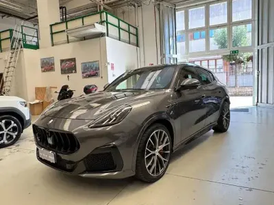 Usata Maserati Grecale 530 CV (389 kW) 2022 Grigio scuro metallizzato SUV