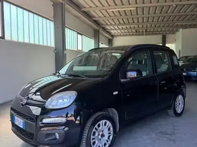 Käytetty Fiat Panda Lounge 75 HP (55 kW) 2014 Musta Viistoperä