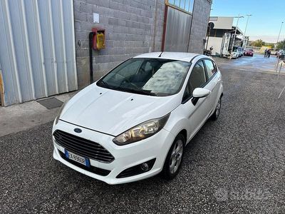 Usata Ford Fiesta Titanium 80 CV (58 kW) 2015 Bianco Berlina