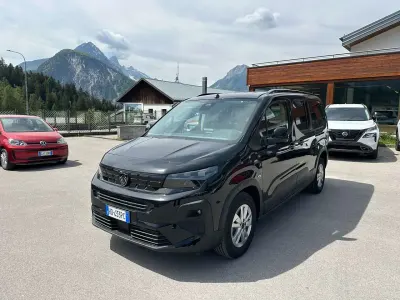 Uusi Peugeot Rifter Allure 102 HP (75 kW) 2026 Musta Tila-auto