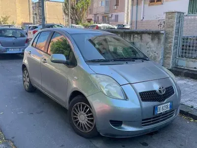 Begagnad Toyota Yaris 87 HK (63 kW) 2006 Sedan
