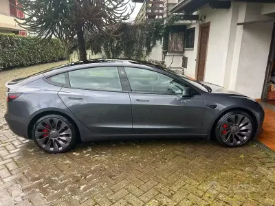 Usata Tesla Model 3 Performance 155 kW (211 CV) 2021 Grigio Berlina