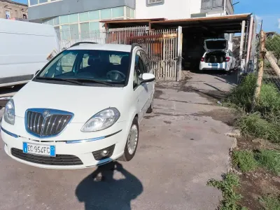Usata Lancia Musa 90 CV (66 kW) 2010 Bianco Monovolume