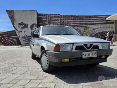Usata Alfa Romeo 75 105 CV (77 kW) 1990 Grigio Berlina