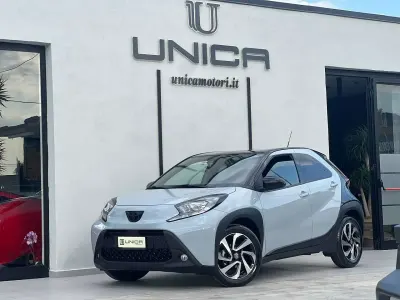 Usata Toyota Aygo X Lounge 72 CV (52 kW) 2023 Grigio SUV