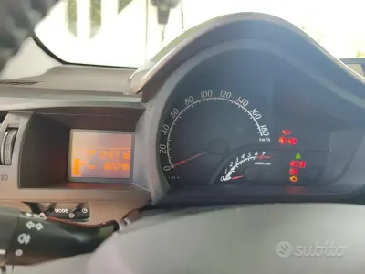 Usata Toyota iQ 68 CV (50 kW) 2010 Marrone Utilitaria