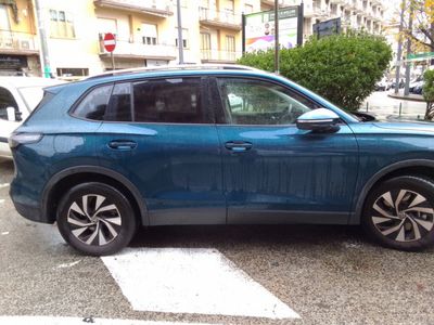 Usata VW Tiguan 150 CV (110 kW) 2024 Verde SUV