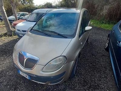 Usata Lancia Musa 101 CV (74 kW) 2005 Oro Monovolume