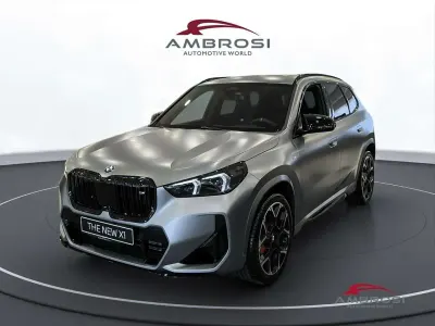 Nuova BMW X1 M Sport 300 CV (220 kW) 2026 Storm bay metallizzato SUV