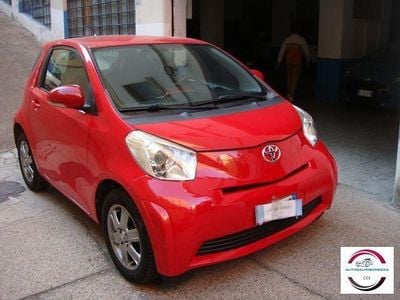 Usata Toyota iQ Lounge 90 CV (66 kW) 2010 Rosso Utilitaria