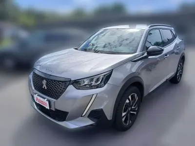 Usata Peugeot 2008 Allure 102 CV (75 kW) 2023 Argento metallizzato SUV
