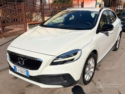 Usata Volvo V40 120 CV (88 kW) 2017 Bianco Berlina