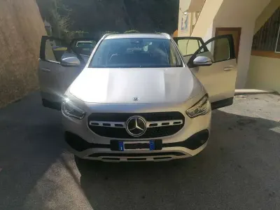 Usata Mercedes GLA200 Business 150 CV (110 kW) 2021 Argento SUV
