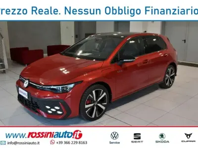 Usata VW Golf VIII Style 272 CV (200 kW) 2025 Kings red tetto nero Berlina