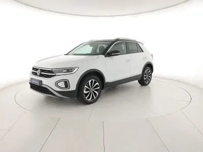Usata VW T-Roc Style 150 CV (110 kW) 2023 Pure white nero SUV
