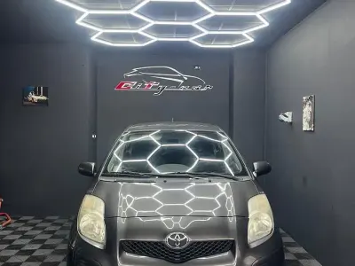 Usata Toyota Yaris 69 CV (50 kW) 2010 Grigio Utilitaria