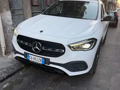 Usata Mercedes GLA200 Premium 150 CV (110 kW) 2020 Bianco SUV