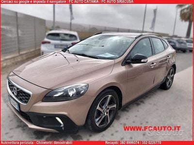 Occasion Volvo V40 Summum 116 ch (85 kW) 2015 Orange SUV