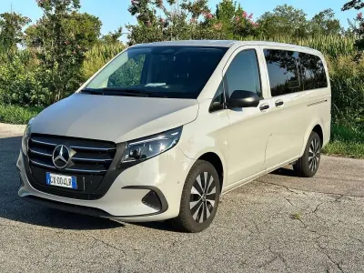 Usata Mercedes Vito 160 CV (117 kW) 2024 Grigio Furgone