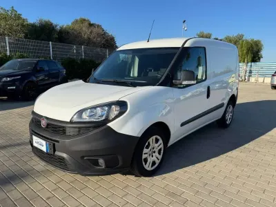 Usata Fiat Doblò 105 CV (77 kW) 2021 Bianco Monovolume