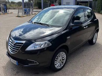 Usata Lancia Ypsilon Gold 85 CV (62 kW) 2014 Nero Utilitaria