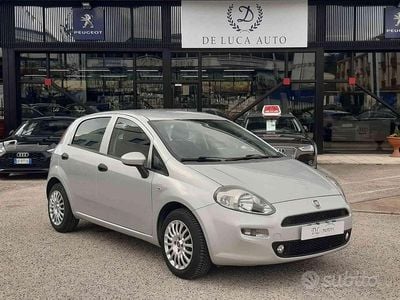 Usata Fiat Punto Lounge 75 CV (55 kW) 2015 Argento Utilitaria