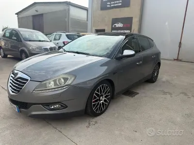Usata Lancia Delta 120 CV (88 kW) 2012 Grigio Utilitaria