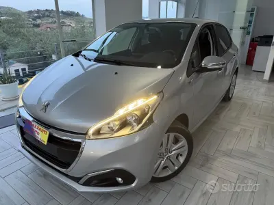 Usata Peugeot 208 Allure 82 CV (60 kW) 2017 Grigio Utilitaria
