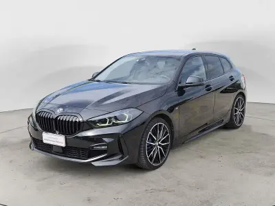 Begagnad BMW 120 M Sport 190 HK (139 kW) 2021 Svart Halvkombi