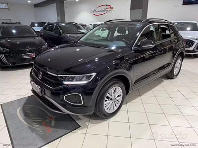 Usata VW T-Roc Style 150 CV (110 kW) 2023 Nero SUV
