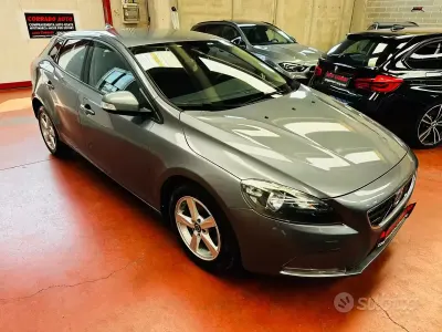 Usata Volvo V40 Momentum 120 CV (88 kW) 2015 Grigio Berlina