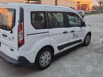 Begagnad Ford Tourneo 2016 Vit Sedan