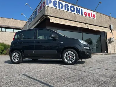 Usata Fiat Panda Lounge 69 CV (50 kW) 2017 Nero Utilitaria