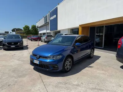 Begagnad VW Polo R-line 95 HK (69 kW) 2023 Blå Halvkombi