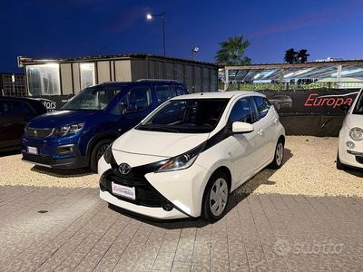Usata Toyota Aygo X-wave 69 CV (50 kW) 2015 Bianco Utilitaria