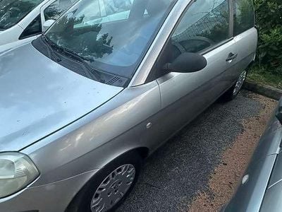 Usata Lancia Ypsilon 60 CV (44 kW) 2006 Argento Utilitaria