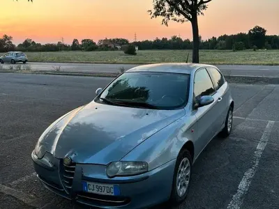 Usata Alfa Romeo 147 116 CV (85 kW) 2003 Bluazzurro Utilitaria