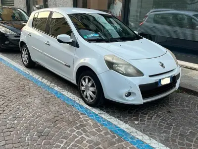 Usata Renault Clio II 58 CV (42 kW) 2010 Bianco Berlina